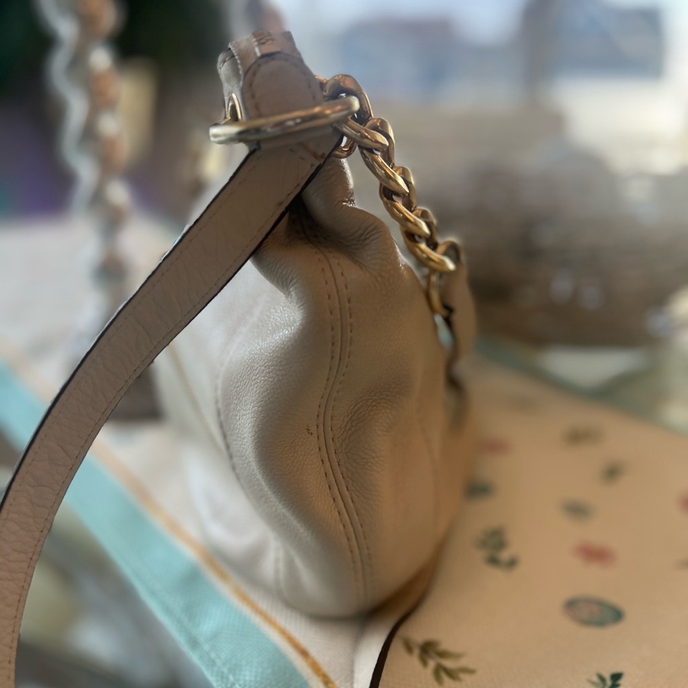 Michael Kors pebble leather off white shoulder bag - Picture 3 of 6